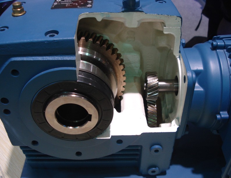 S斜齒輪蝸輪蝸桿減速機